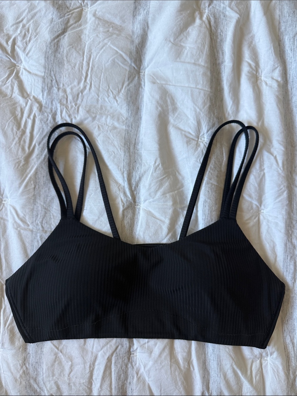 LULULEMON Like a Cloud Ribbed Bra
Light Support, B/C Cup Black 6 GUC